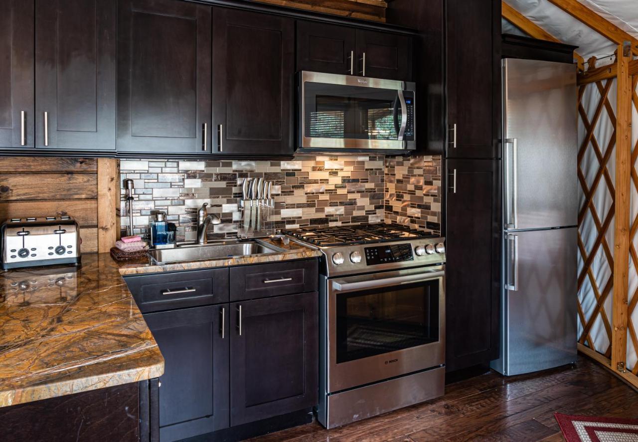 Staynantahala - Smoky Mountain Cabins And Luxury Yurts Aquone Extérieur photo